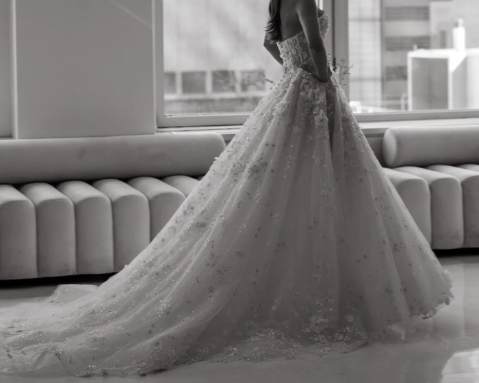 Show me a picture of wedding dresses