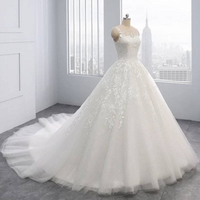 Sheath lace wedding dress