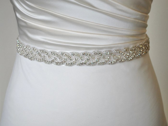 Sparkly belt for wedding dress